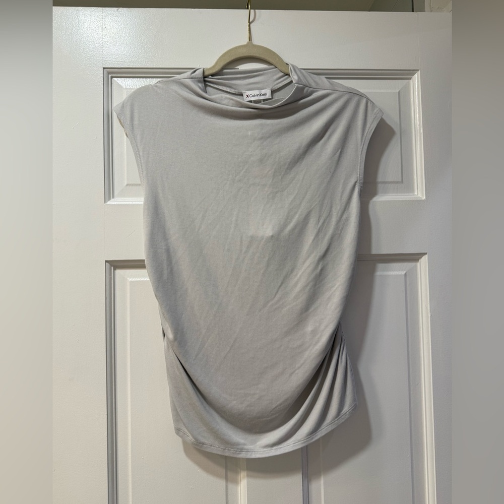 Calvin Klein Women’s Light Gray Muscle Tee | Size M